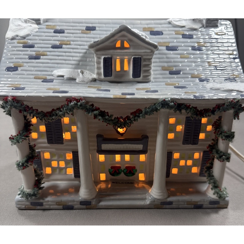 Department 56 The Snow Village Cumberland House w/Box Light 50245 1987 Retired